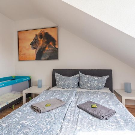 Gemuetliche Dachgeschosswohnung -Waldstrassenviertel لبسيا المظهر الخارجي الصورة