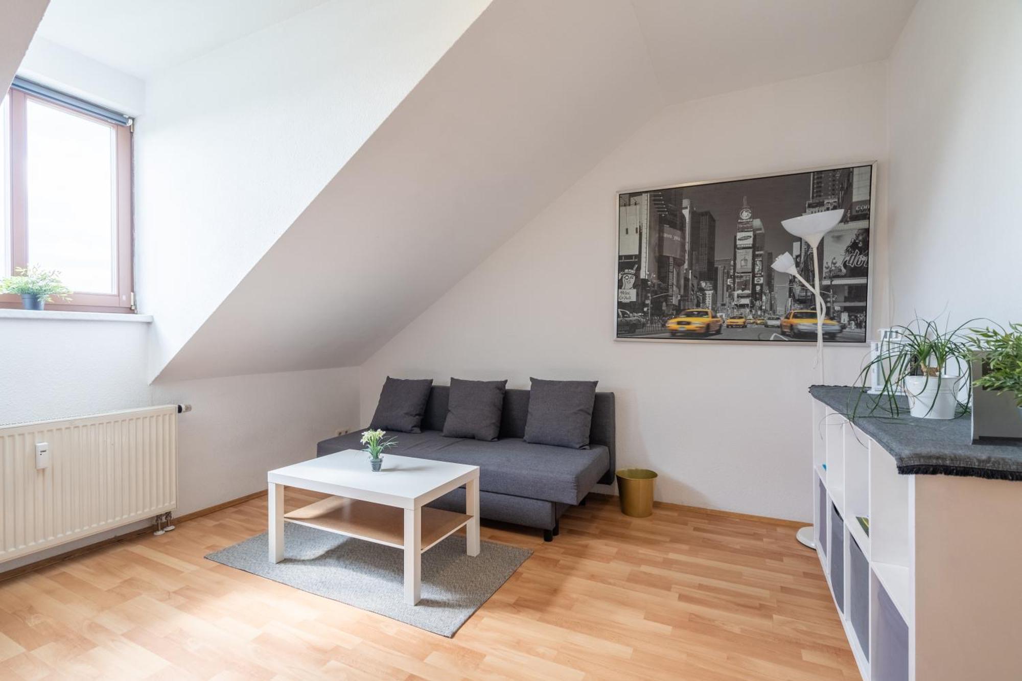 Gemuetliche Dachgeschosswohnung -Waldstrassenviertel لبسيا المظهر الخارجي الصورة