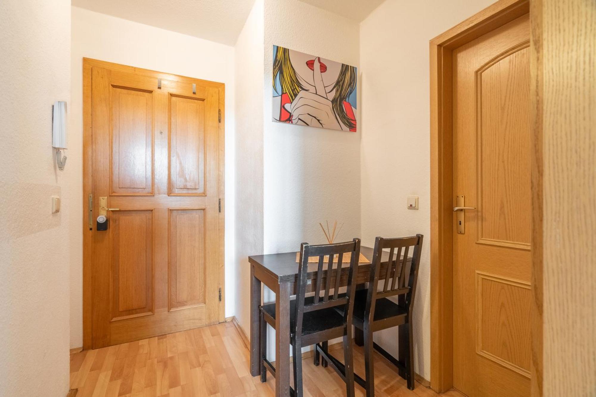 Gemuetliche Dachgeschosswohnung -Waldstrassenviertel لبسيا المظهر الخارجي الصورة